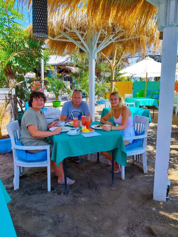 Zipp Bar Restaurant & Bungalows Gili Air Exterior foto